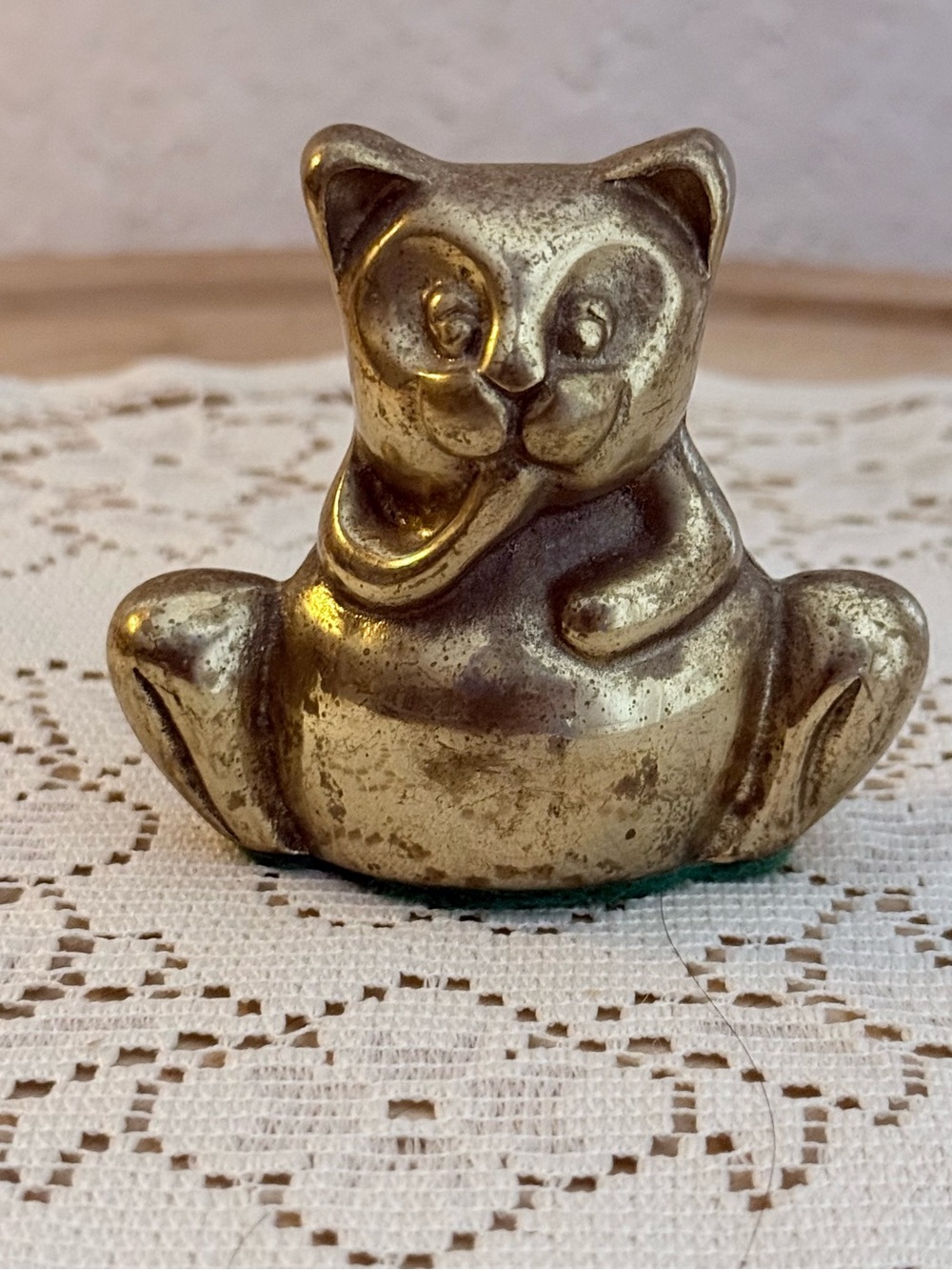 Vintage Brass Chinese Laughing Lucky Wealth Sitting Cat Paperweight Figurine